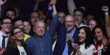 Lula vence Flávio Bolsonaro e conquista reeleição em virada histórica